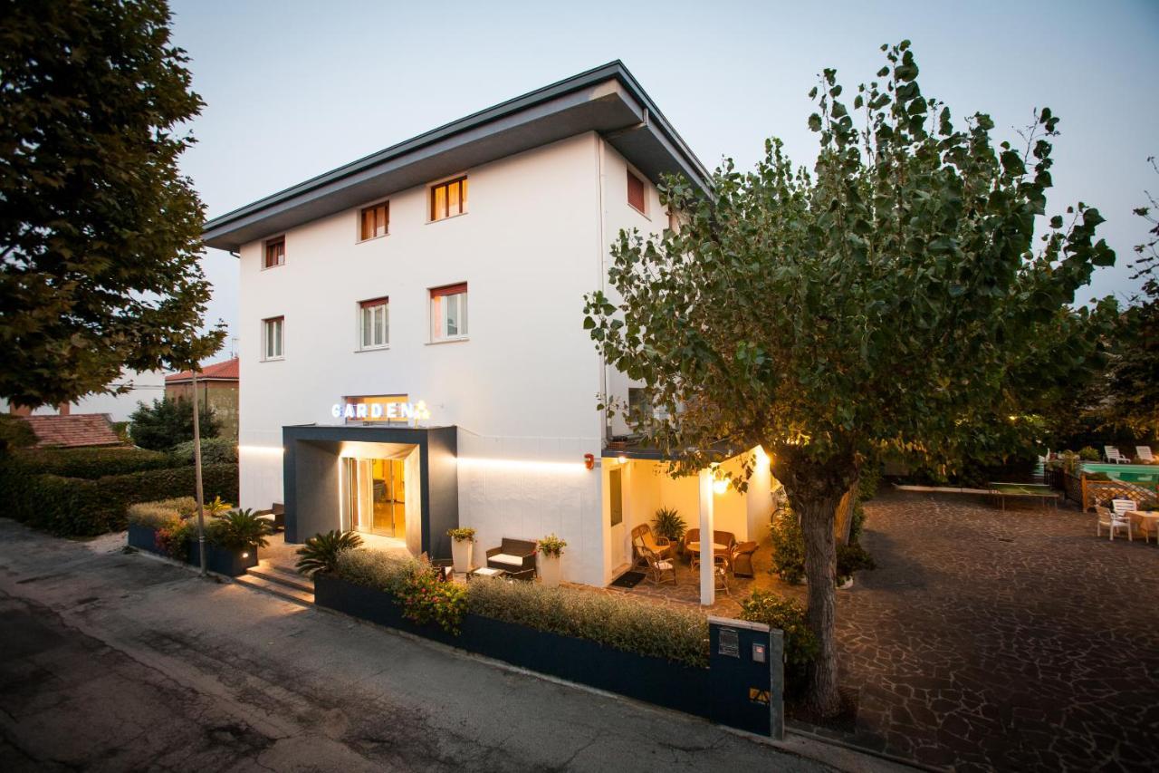 Hotel Garden B&B Marotta Eksteriør bilde